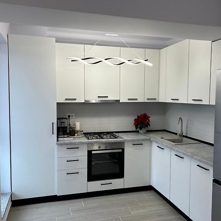 Apartament Raira Κραϊόβα Εξωτερικό φωτογραφία